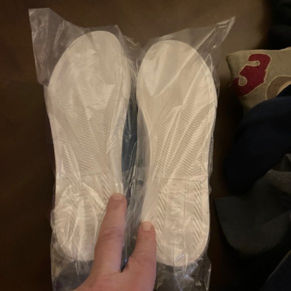 Ohana Means Family! Lilo and Stitch Sneakers Men's/Unisex NWT - Picture 4 of 5